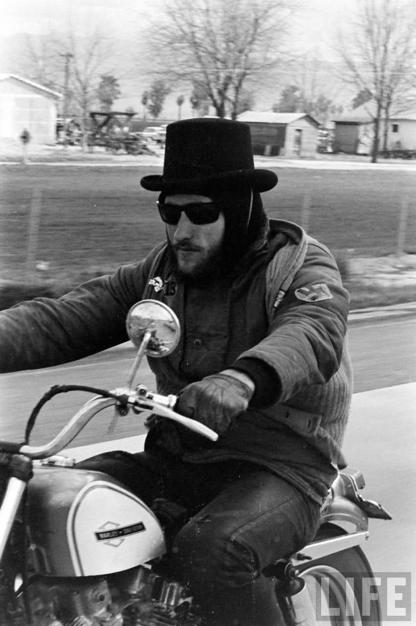 Life Outlaw Motorcycle Scene 2